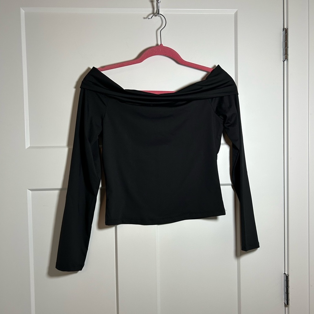 Cropped off-shoulder black long sleeve